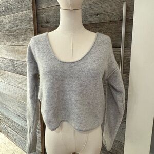 Free People 100% Cropped Grey Cashmere Sweater 
Size: XS
Amazing condition